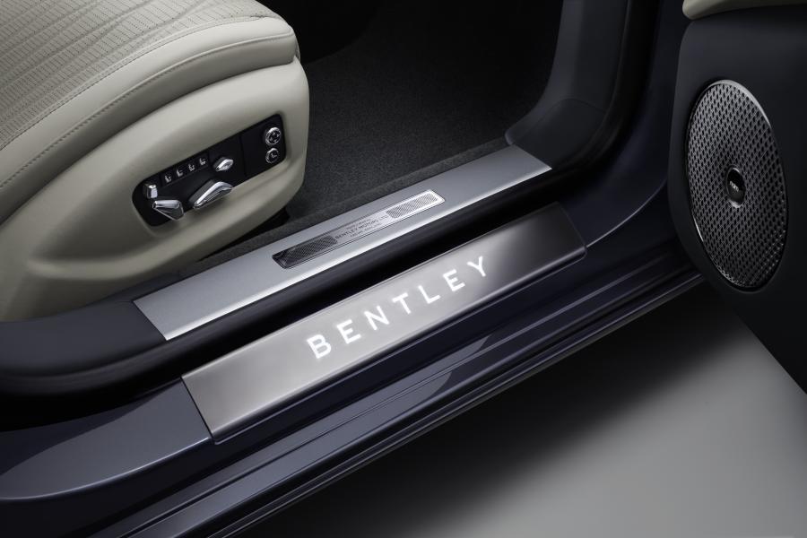 Детали интерьера Bentley Flying Spur 2019 года  (WW) (фото 23 из 49)